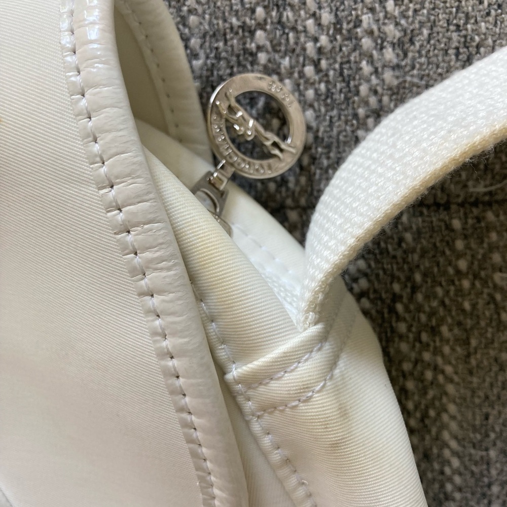 Vintage Longchamp White Shoulder Bag with Adjustable Strap and Minimalist Design - Picture 6 of 14